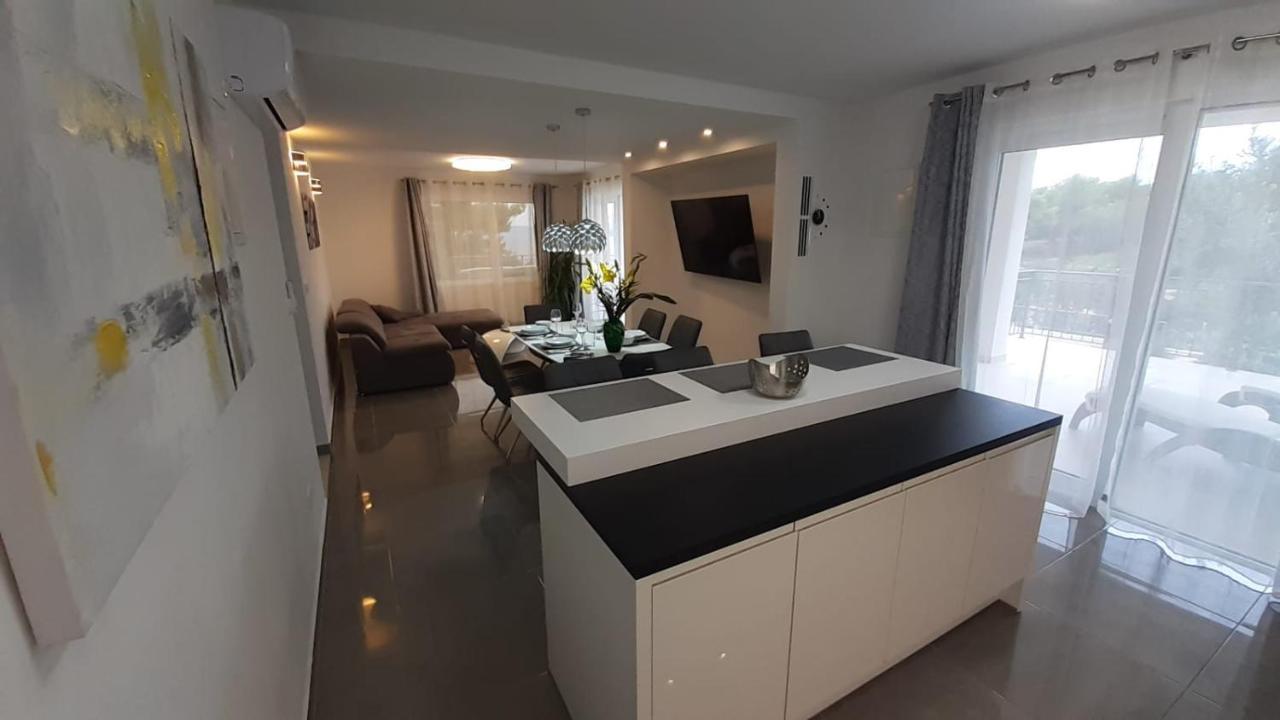 Holiday Hvar Lux Basina المظهر الخارجي الصورة